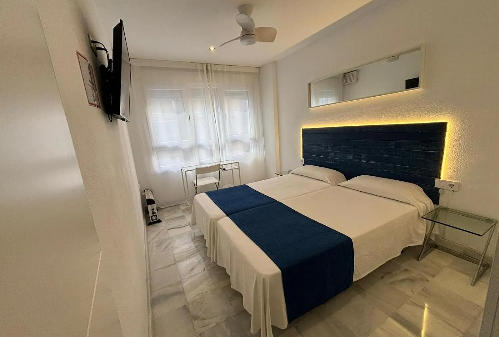 Apartamentos Turisticos Imar Cadiz Spain